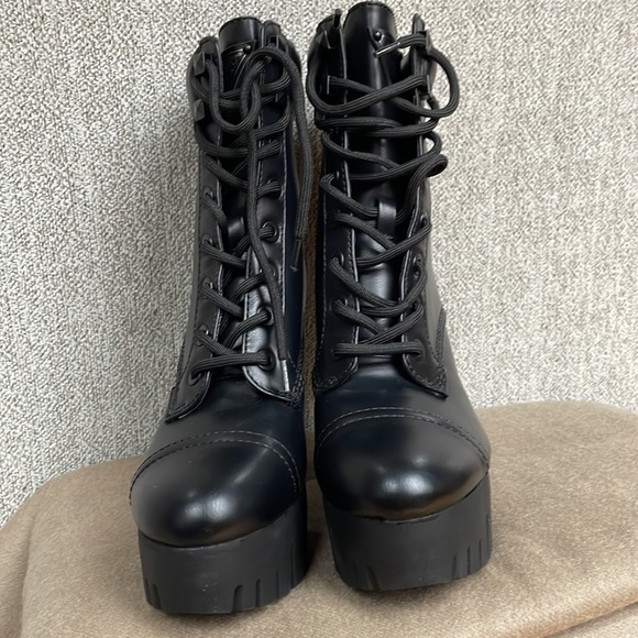 Guess Gwgeovey Black Leather Combat Boots, Size 7.5 - Picture 2 of 9